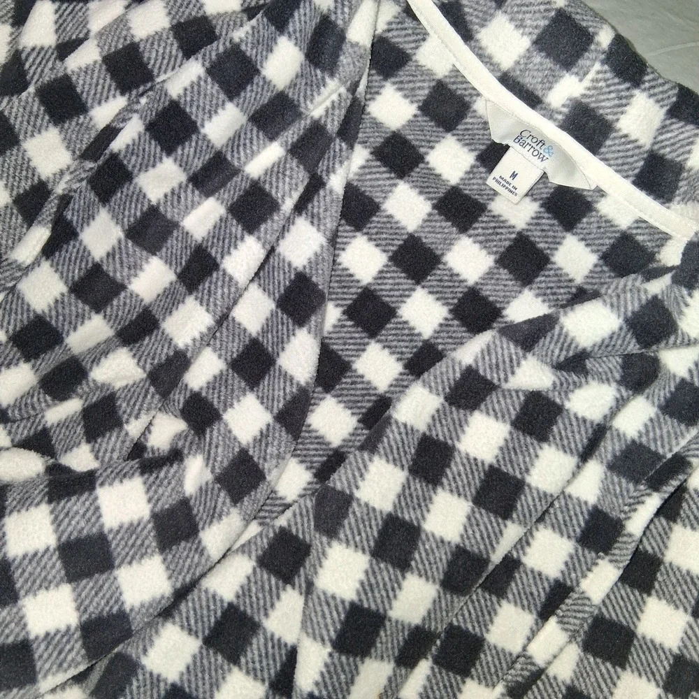 Croft & Barrow Women's‎ Medium M Black White Buffalo Plaid Fleece Robe